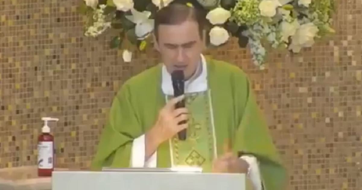 VIDEO: "Si le vas al América, corrígete, estás a tiempo": pide sacerdote de Jalisco 1 padre antiamericanista 1