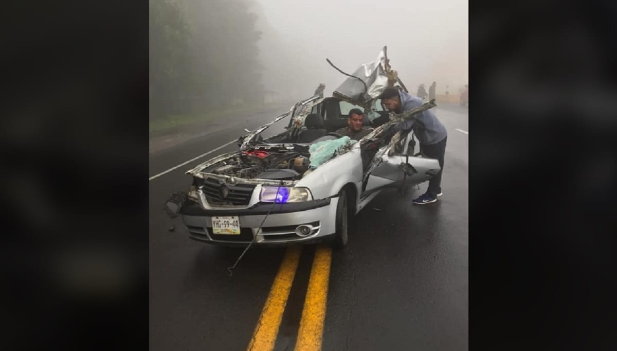 FOTOS: Conductor sufre fuerte accidente en la Perote-Xalapa y vive para contarlo 1 perote