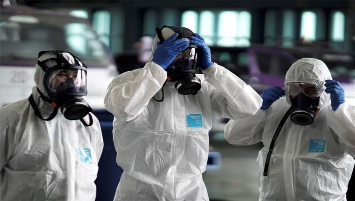 México suma 220 mil 433 muertes por COVID-19 2 personal medico con trajes hermeticos ante contagio del coronavirus wuhan 1580346437034 1