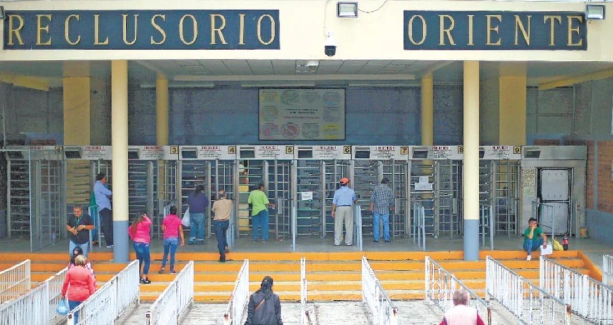 Recluso golpea a su esposa en visita conyugal porque no sabía hacer chiles rellenos 1 reclusorio