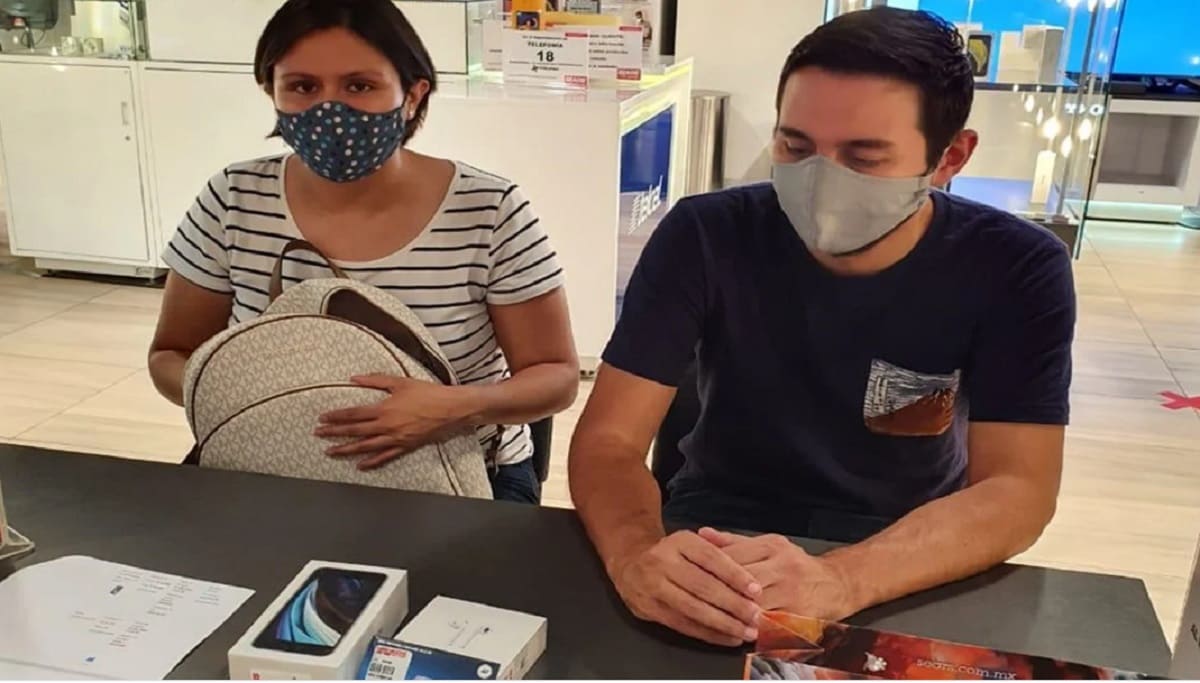 Sears entrega iPhone a joven que recibió un Boing de guayaba 1 sears 1