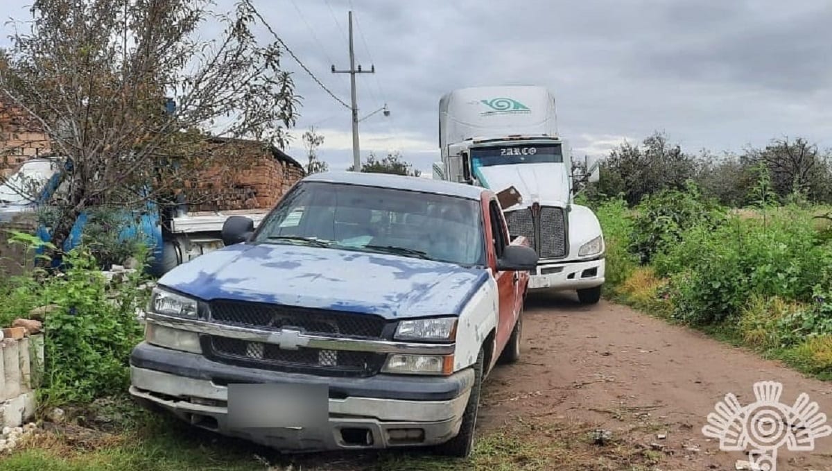 Detiene Policía Estatal a tres personas por robo de tractocamión 1 tractocamion
