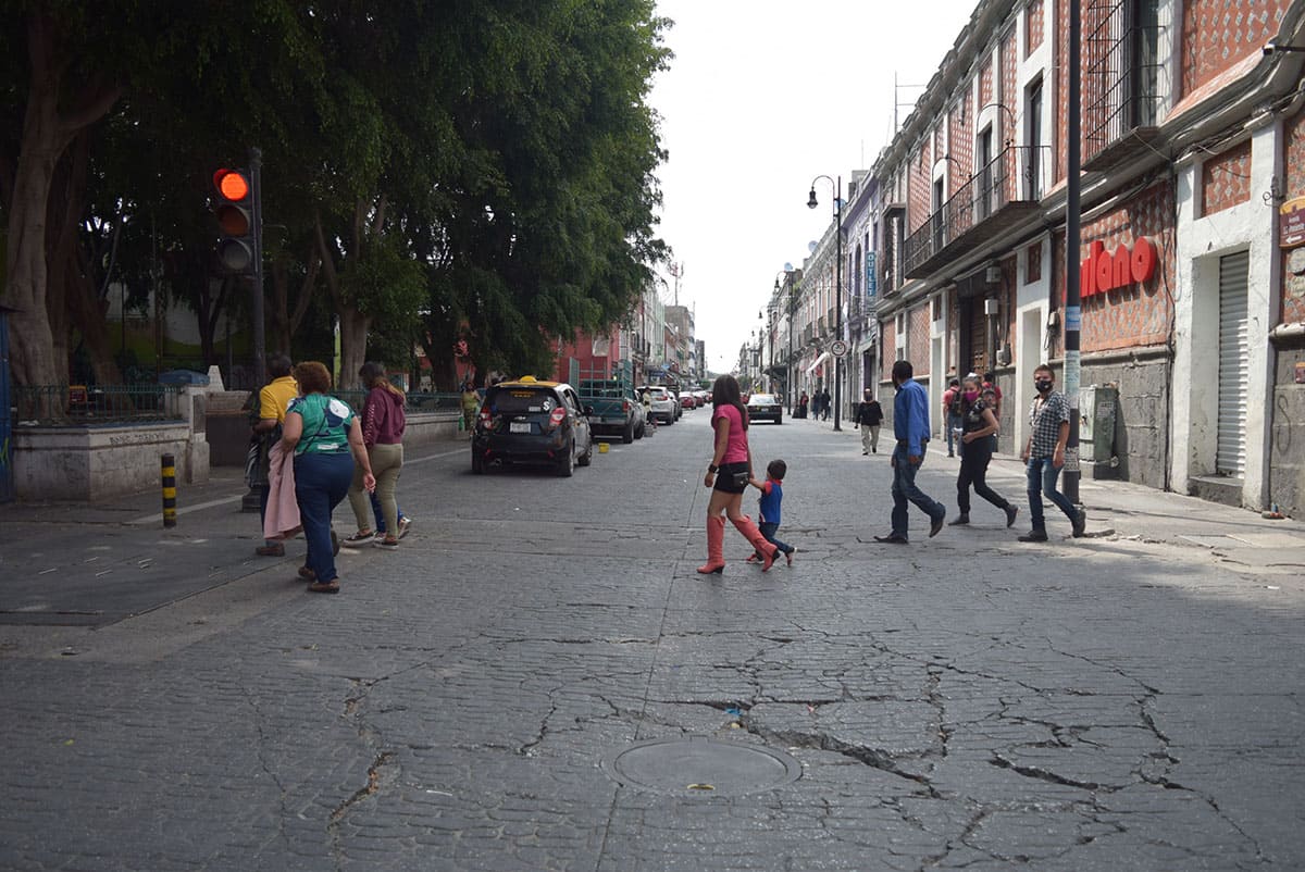 Adiós a las lajas tradicionales: con concreto hidráulico pavimentarán la 8 y 12 Poniente 1 Centro Puebla