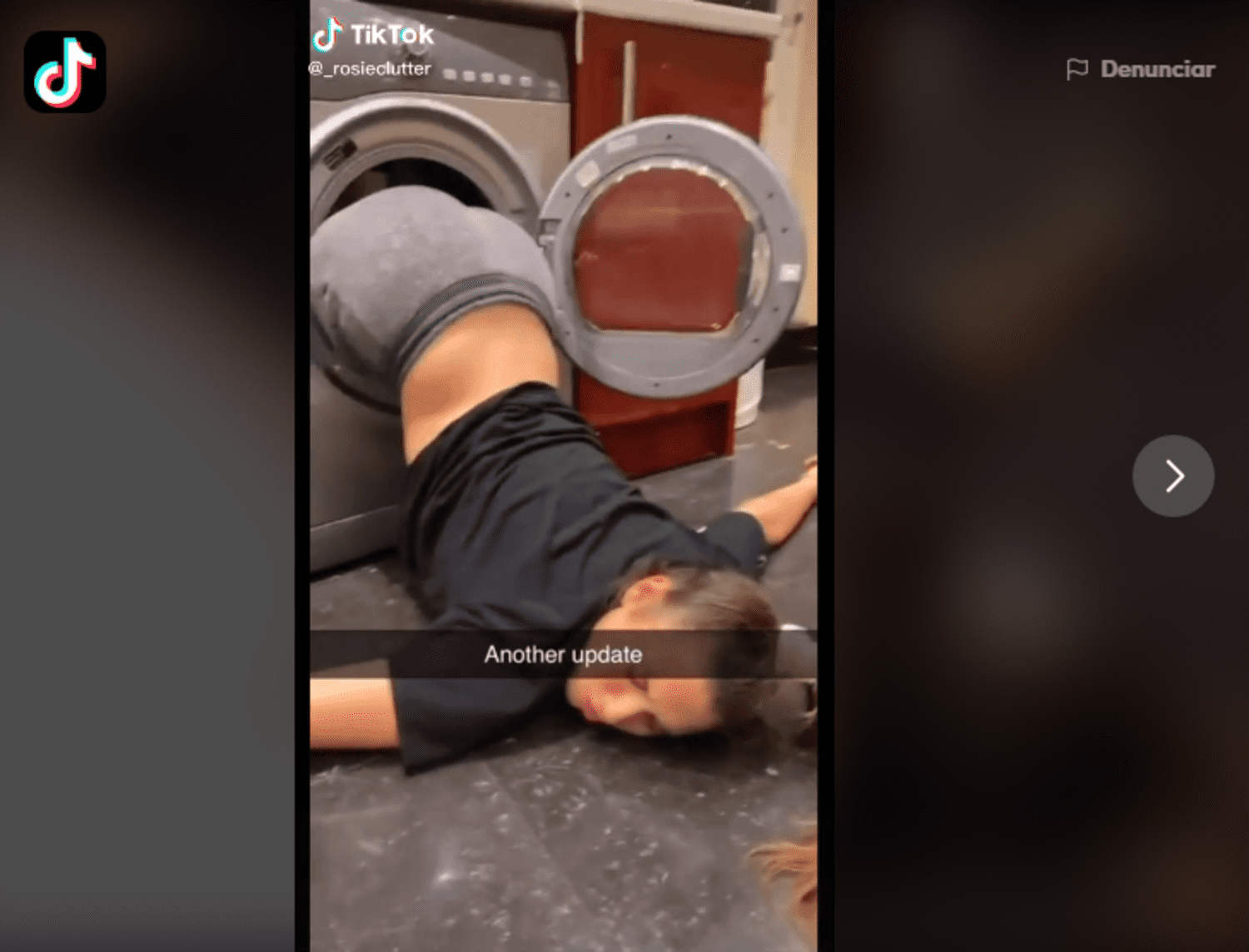 Joven inglesa se queda atrapada en lavadora por cumplir reto 1 Chica se atora en la secadora 1