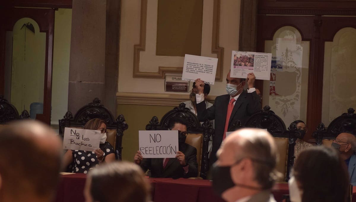 Regidores de Puebla se manifiestan durante Informe de Labores de Claudia Rivera 3 DSC 1012 1