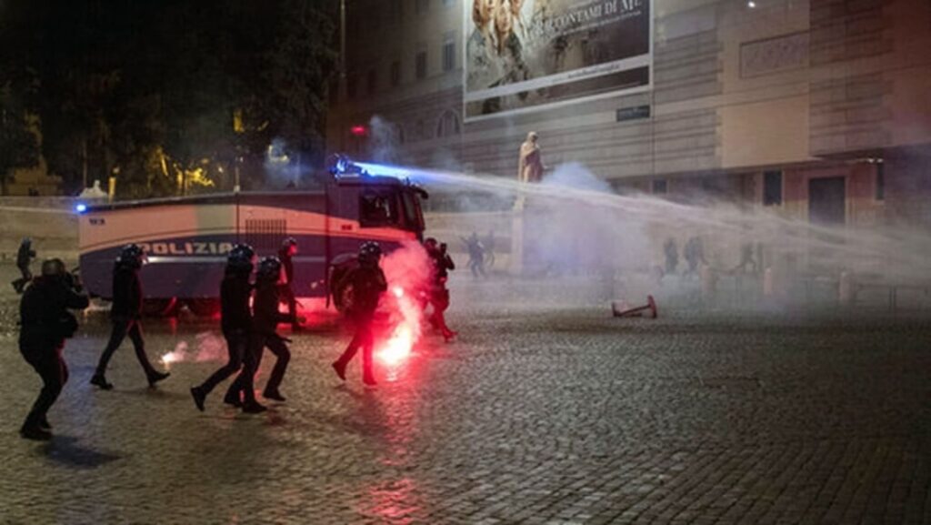 PROTESTA EN ITALIA FOTO AP