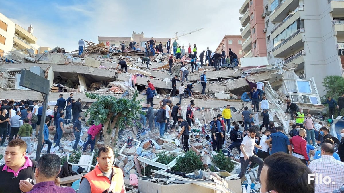 VIDEOS: Fuerte tsunami y sismo de magnitud 7 afecta a Grecia y Turquía 1 Turquia