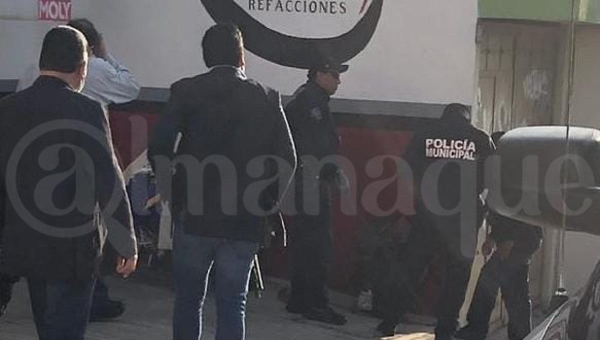 Vecinos de Buenavista dan golpiza a presunto ladrón; policías lo llevan al hospital 1 alman