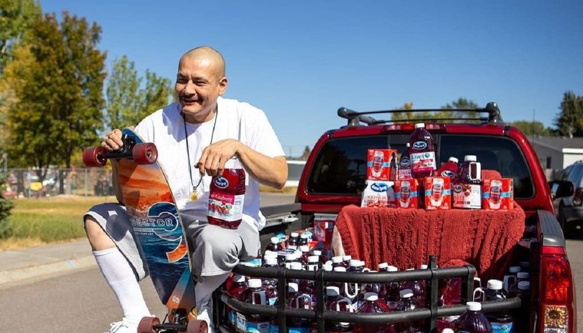 Ocean Spray regala camioneta a tiktoker 'cholo' que patina al ritmo de Fleetwood Mac 1 cholo