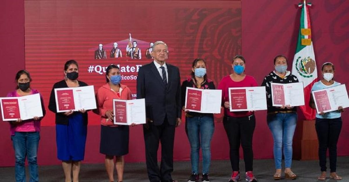 AMLO entrega premios de la rifa del avión a escuelas poblanas 1 escuelas