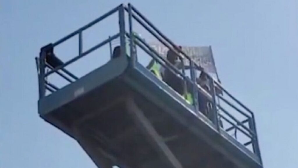 grua amigas hospital 696x497 1