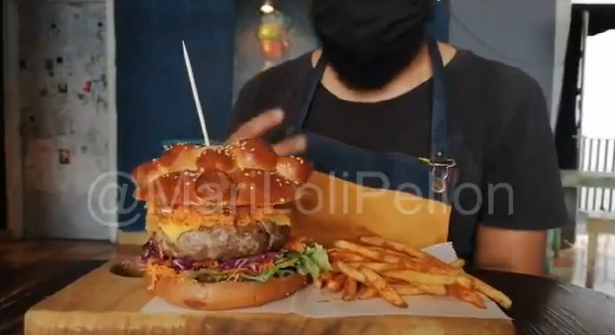 Poblano crea hamburguesa con pan de muerto 1 hamburguesa pan de muerto