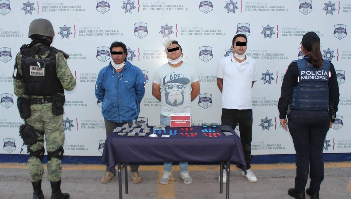 Detienen a tres narcomenudistas con droga valuada en 70 mil pesos en Bosques 1 narcomenudistas