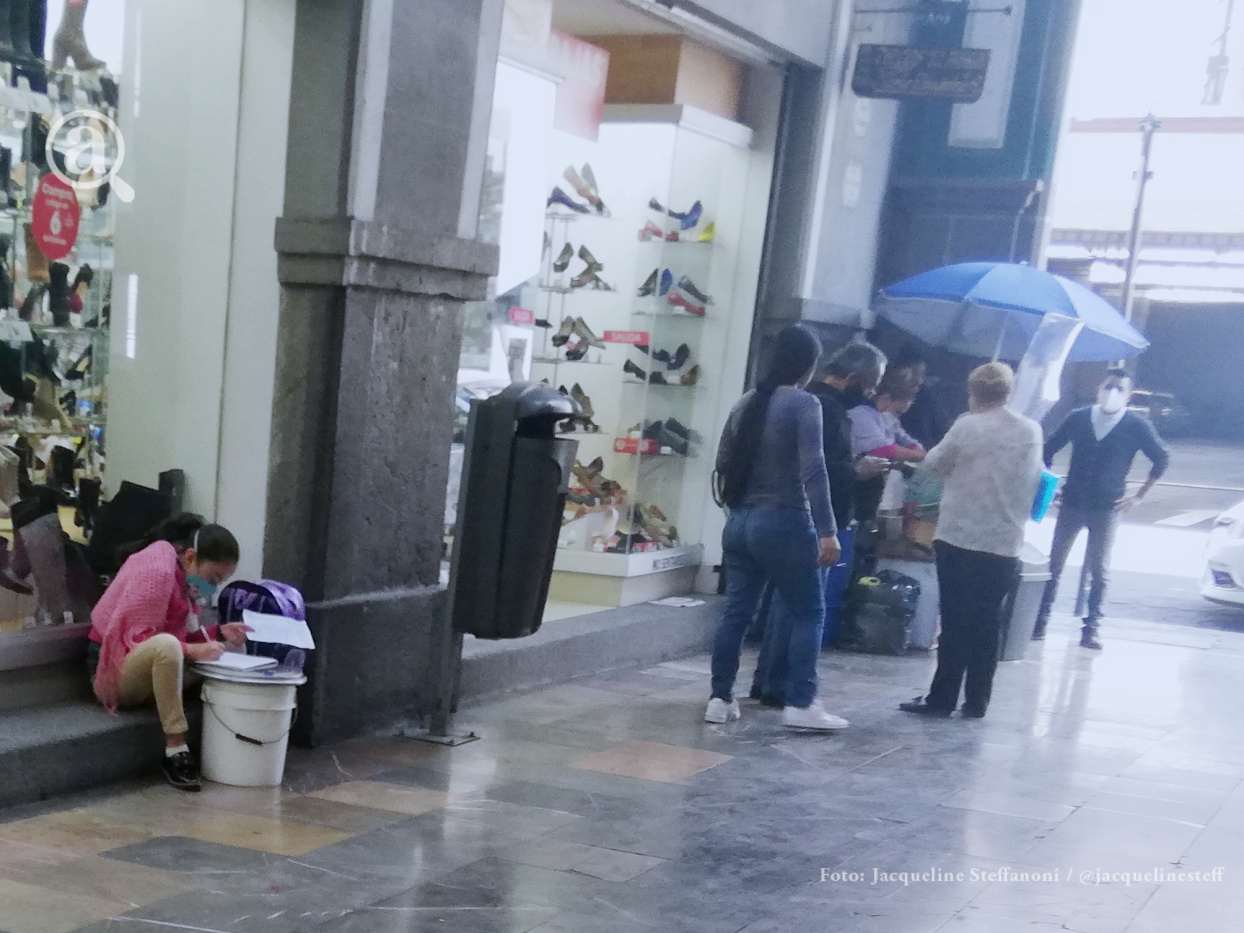 nina hace tarea en pasaje compress7