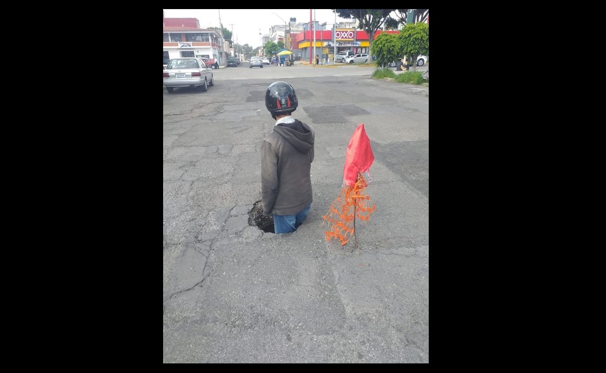 poblano mete a su hijo en bache