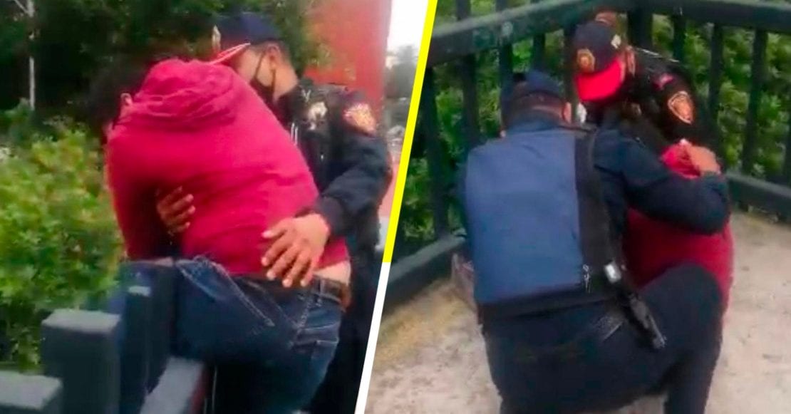 VIDEO: Así fue rescatado un joven que se quería arrojar de un puente en la CDMX 1 policias evitan joven se arroje puente cdmx 1110x581 1