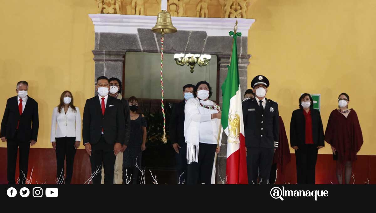 Encabeza Karina Pérez Popoca el grito de independencia en San Andrés Cholula 3 16septiembre