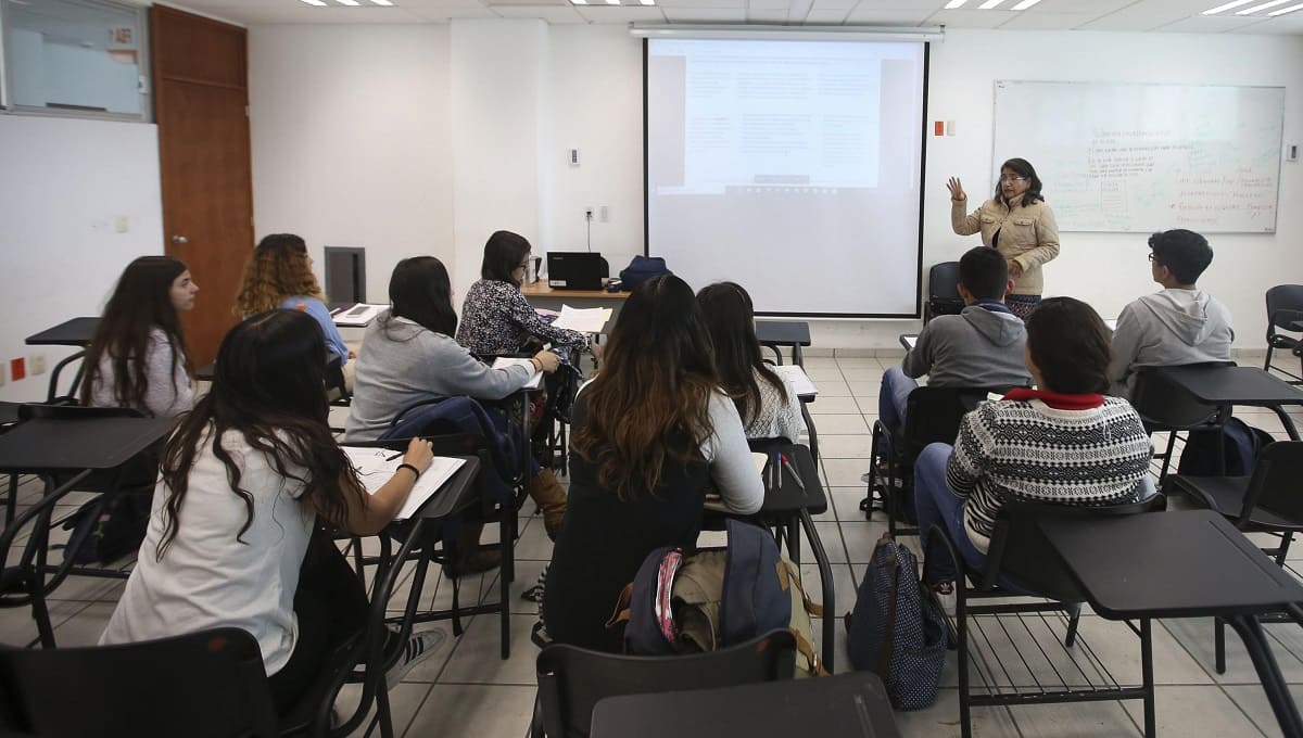 VIDEO: Alumnos discuten con maestra por no saber qué son "fuentes bibliográficas" 1 180213 licenciatura en comunicacion publica logran ingreso al padron de excelencia egel ga 6 1