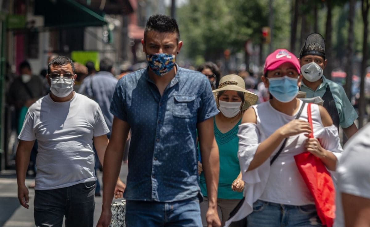 En 24 horas fallecieron 858 personas por COVID-19 en México 2 20 1