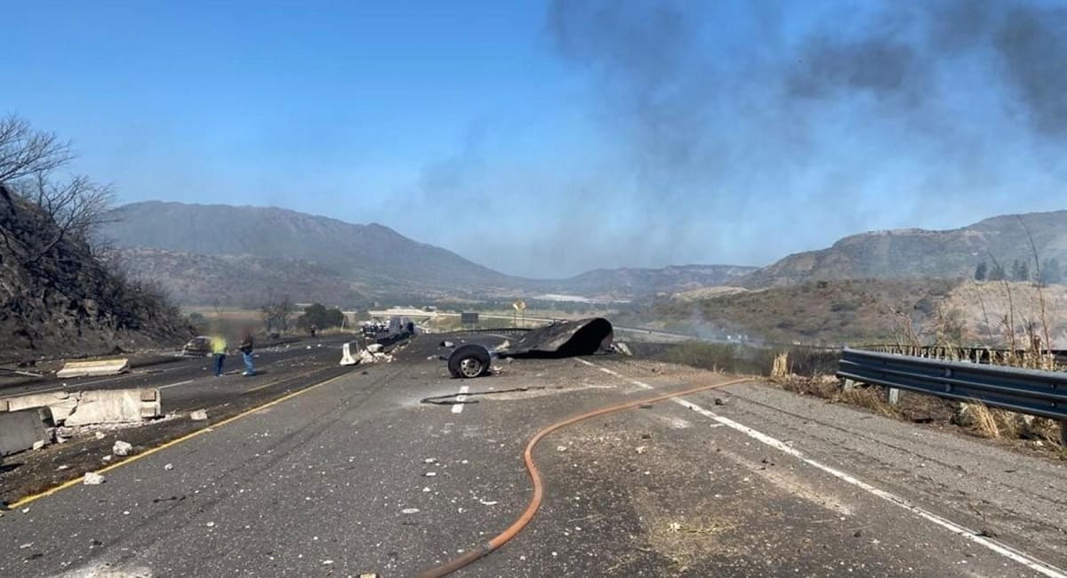 201116155013 accidente carretera tepic guadalajara jalisco nayarit 13 muertos pipa gas enrique alfaro gabriela frias redaccion mexico cnne full 169 1