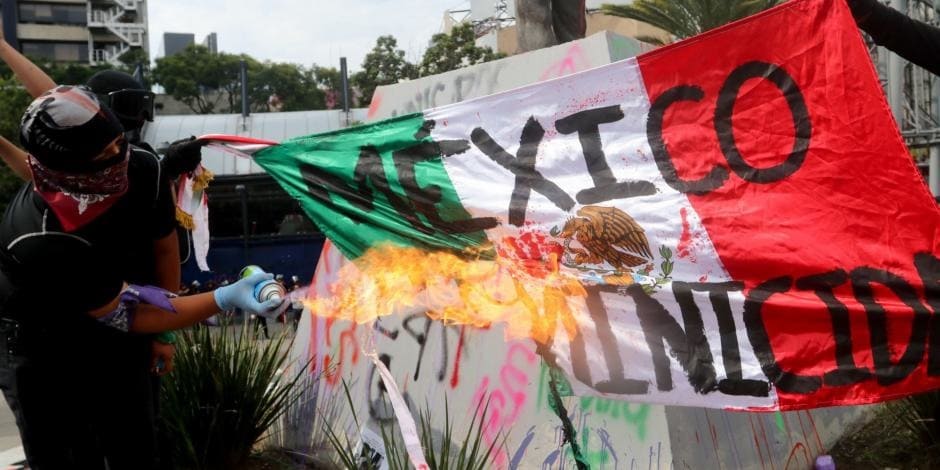 "¡Ni una más, ni una asesinada más!"; marcha del #25N llega al zócalo de CDMX 4 6 1