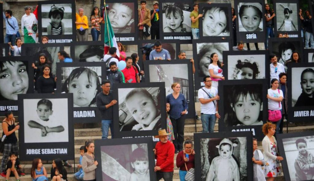 AMLO otorga pensión vitalicia a padres de víctimas del incendio en la Guardería ABC