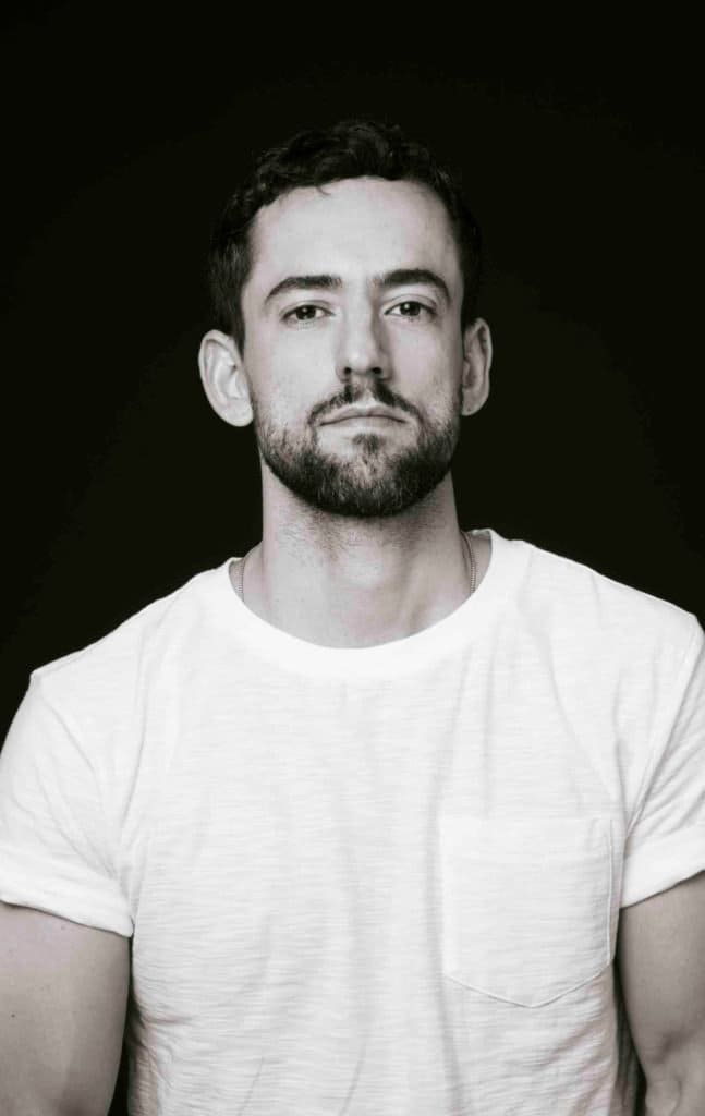 Luis Gerardo Mendez Narcos 647x1024 1