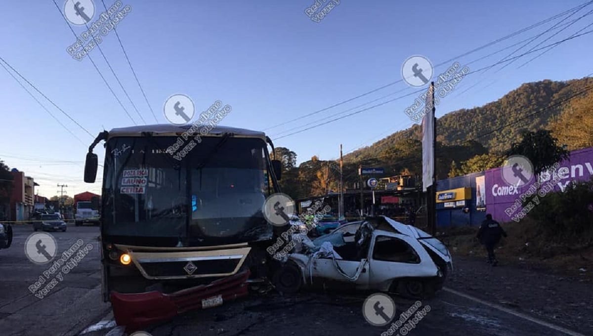 Fatal choque entre un autobús y un Chevy deja un muerto en Xicotepec 1 accidente 2