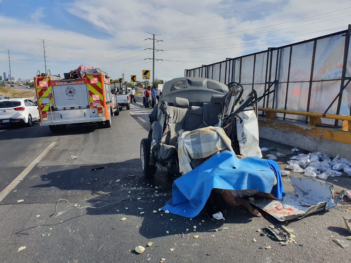 Mujer muere en accidente de auto en Puebla; su auto se partió en dos 1 accidente Puebla 2
