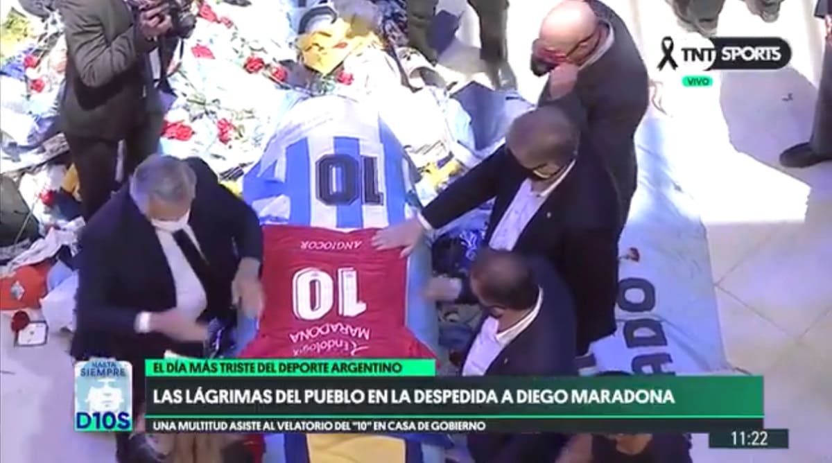 VIDEO: Hinchas despiden a Maradona en la Casa Rosada en Argentina 1 argentina 1