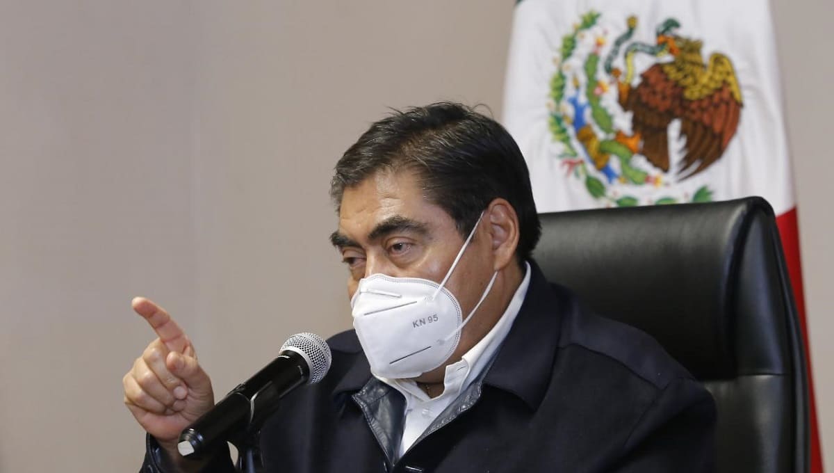 Barbosa a favor de feministas que tomaron el Congreso de Puebla; pide a diputados que dialoguen 1 barbosa a favor de manifestacion feminista 1