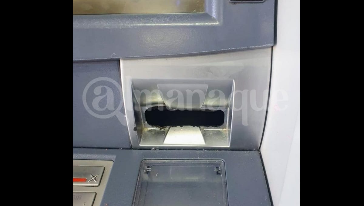 Liberan a hombre que atoró su mano en un cajero automático en plaza Centro Sur 1 cajero