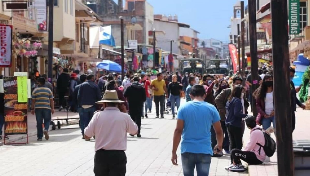 FOTOS: Miles de personas acuden a comprar esferas en Chignahuapan 2 chigna