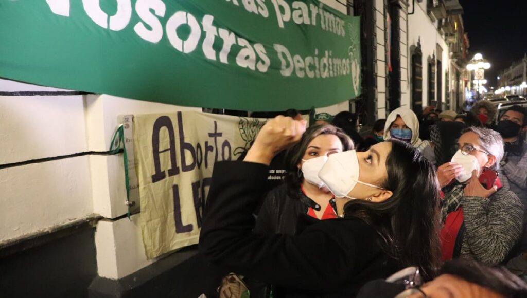 claudia rivera se cuelga de la toma del congreso 1