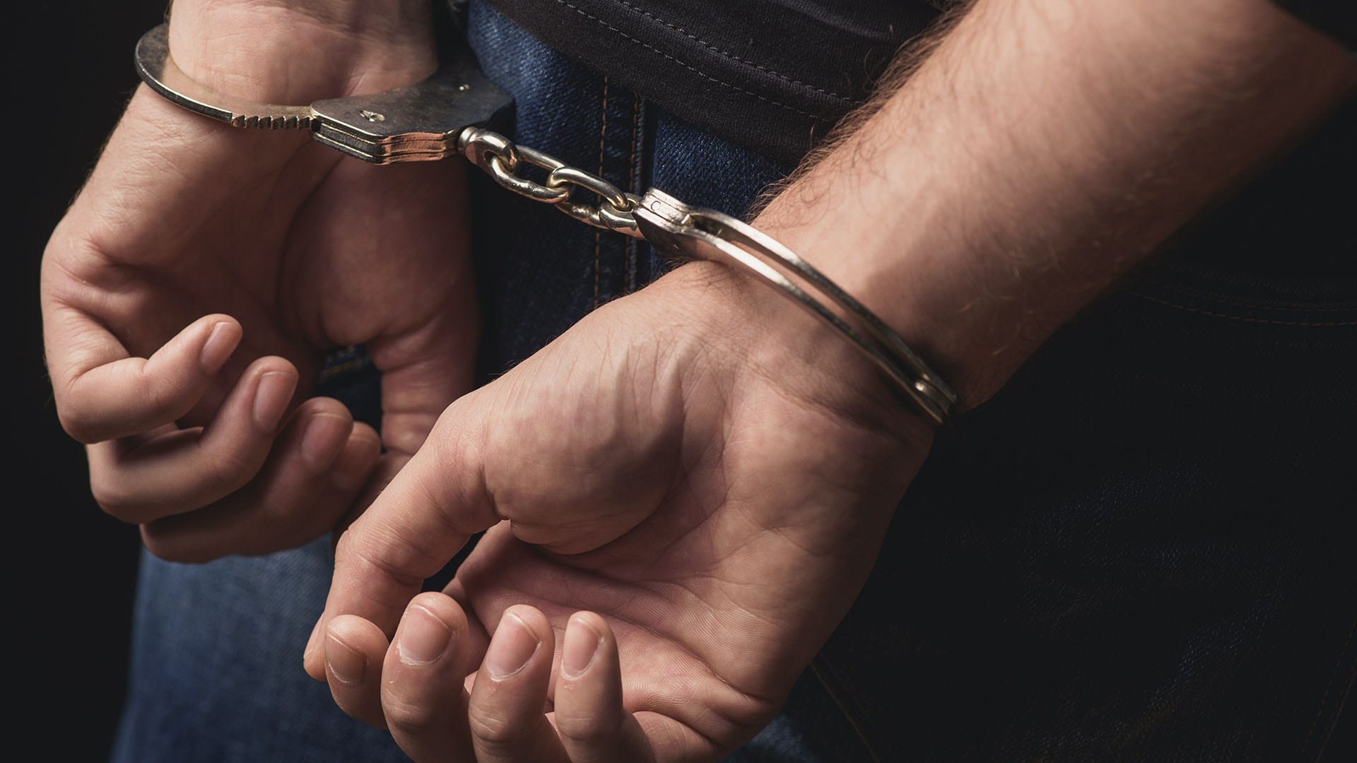 Hombre contagia a 22 personas de COVID-19 en España, ya fue arrestado 2 esposas