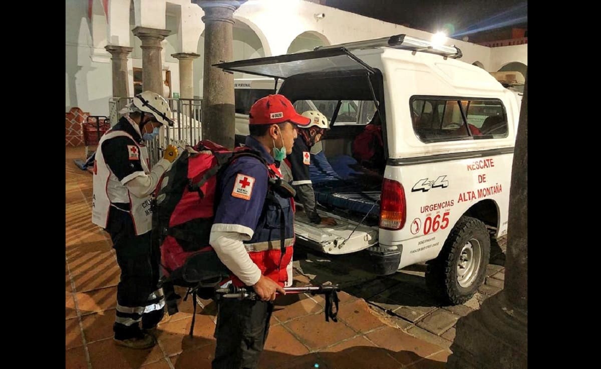 Tardarán siete horas en rescatar a los 12 alpinistas perdidos en La Malinche; hay 6 niños 1 rescate La Malinche