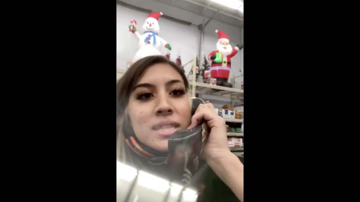 Empleada de Walmart renuncia por megáfono; denuncia acoso y racismo (VIDEO) 1 walmart shana regland