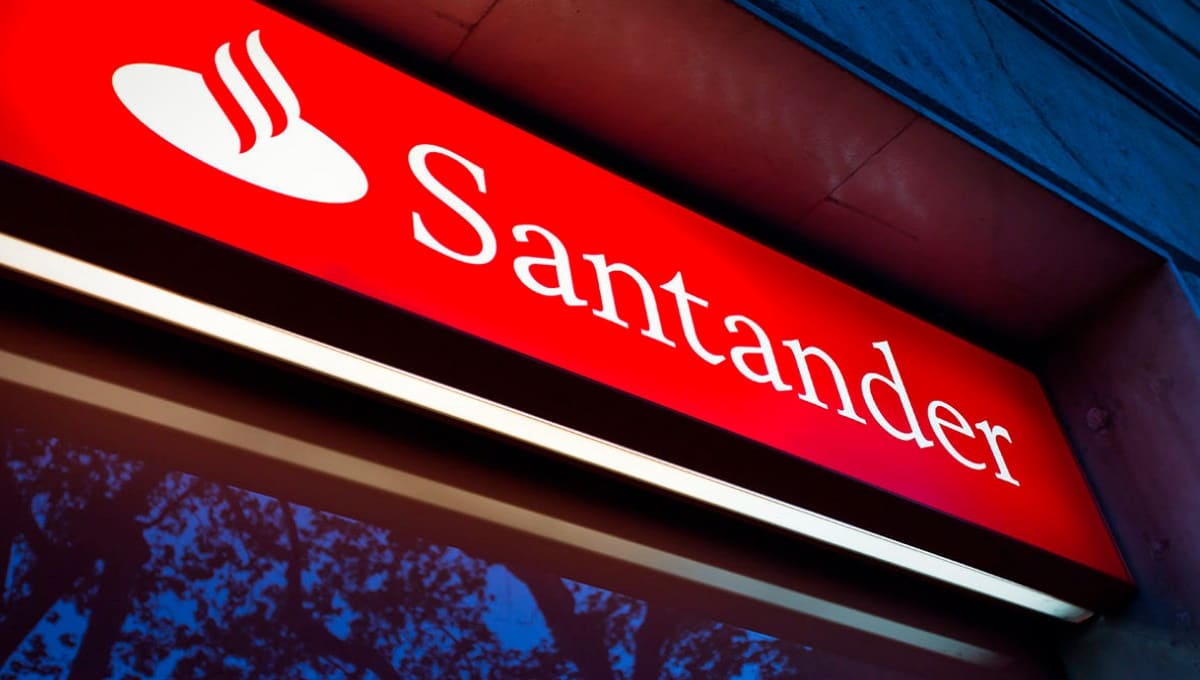 A Luis le robaron 199 mil pesos de su cuenta en Santander; la transferencia la hicieron desde el mismo banco 1 Banco 1