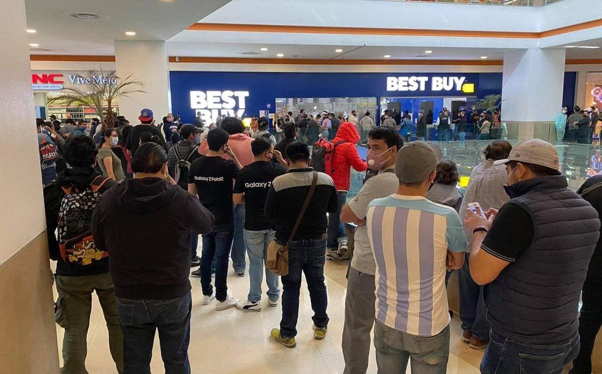 Consolas a mitad de precio y tiendas abarrotadas por venta de liquidación de Best Buy 1 Best Buy 1