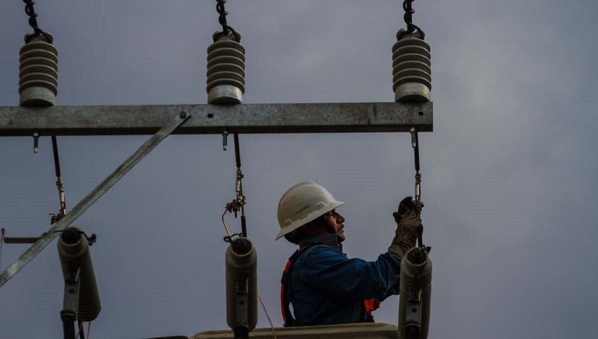 Reportan apagones en Puebla y varios estados de la República 1 Electricistas Ciudad 2 1 1