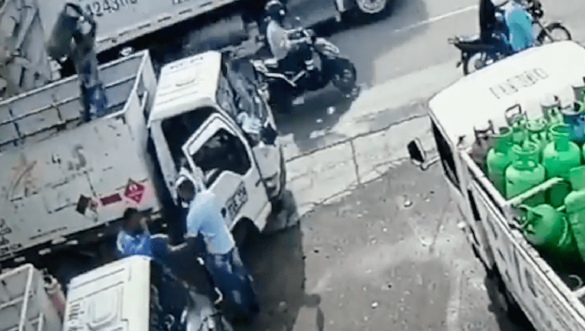¡Se vale sobar! Ladrón es golpeado con un cilindro de gas en Colombia 1 Ladron gas 1 1