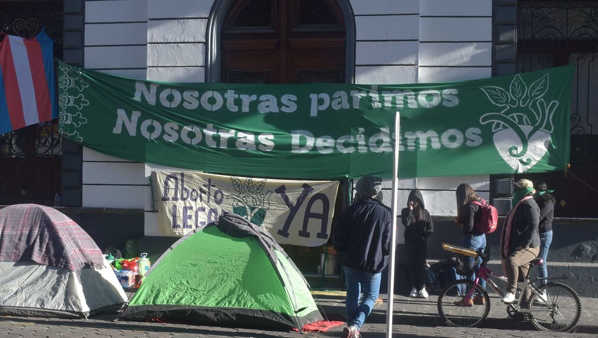 Avanzan negociaciones sobre la despenalización del aborto; Congreso sigue tomado 1 Toma Congresopue 1