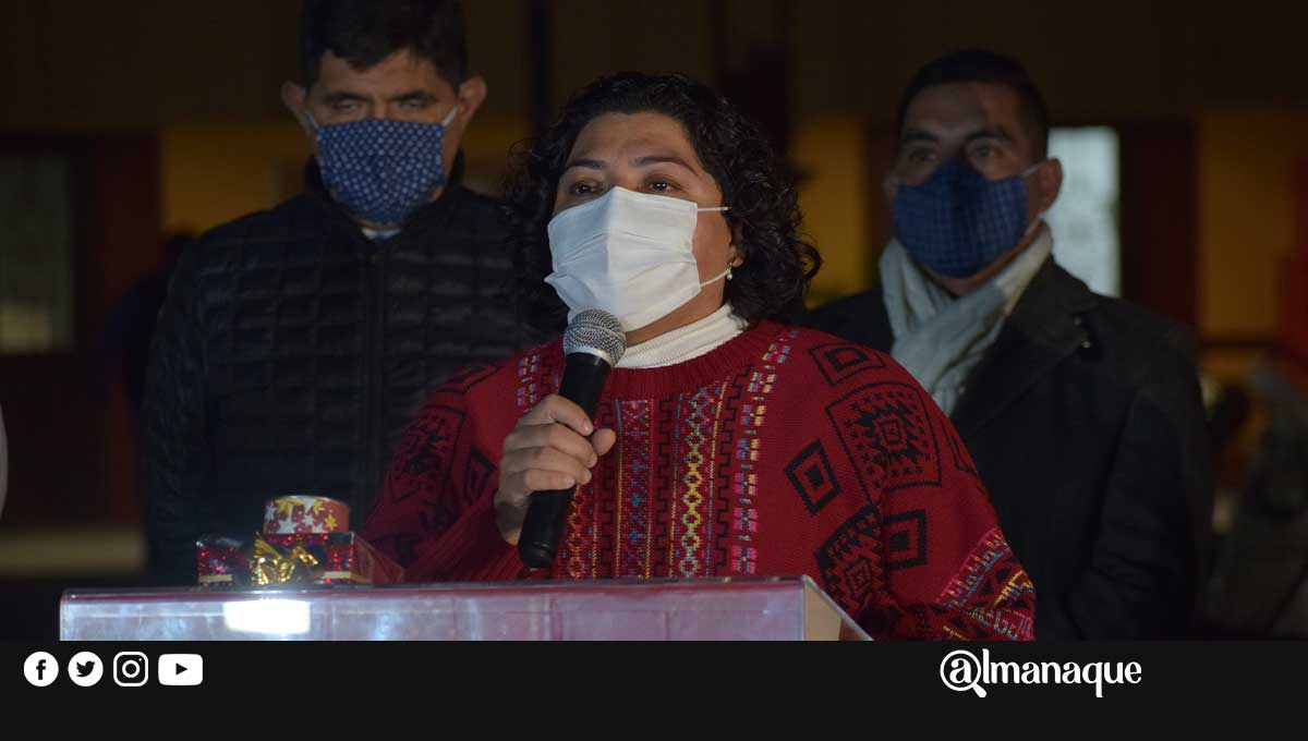 FOTOS: Alcaldesa de San Andrés enciende adornos navideños 7 arbol cholula Karina