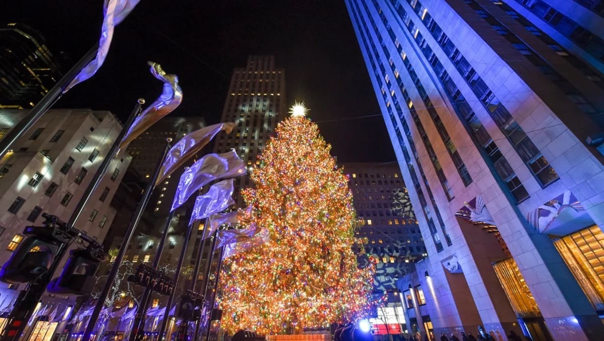 Nueva York inaugura la época navideña; enciende el árbol del Rockefeller Center 2 arbol. 1