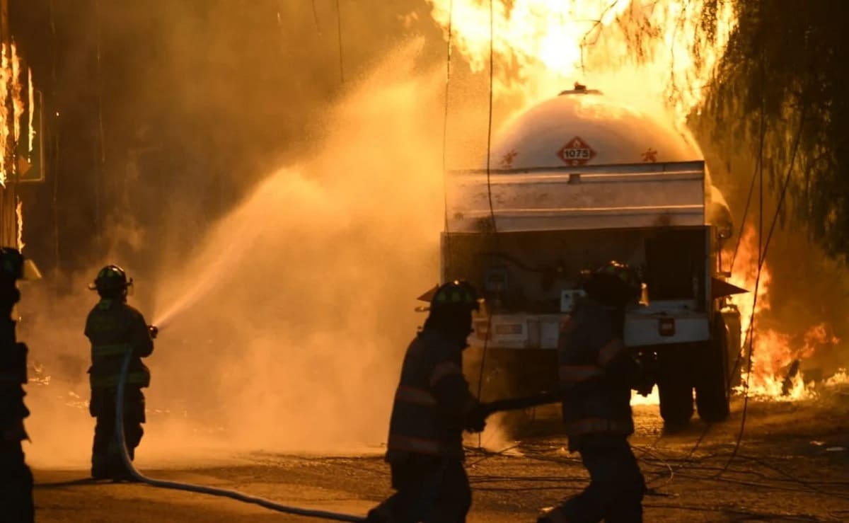 Se incendia pipa de gas LP en la autopista México-Pachuca 1 incendio 1 1
