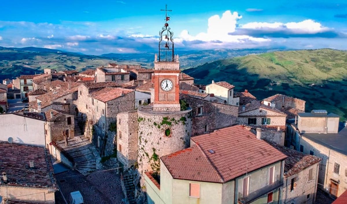 ¡Vámonos! Pueblito de Italia ofrece casas por poco más de 20 pesos 1 italia 1