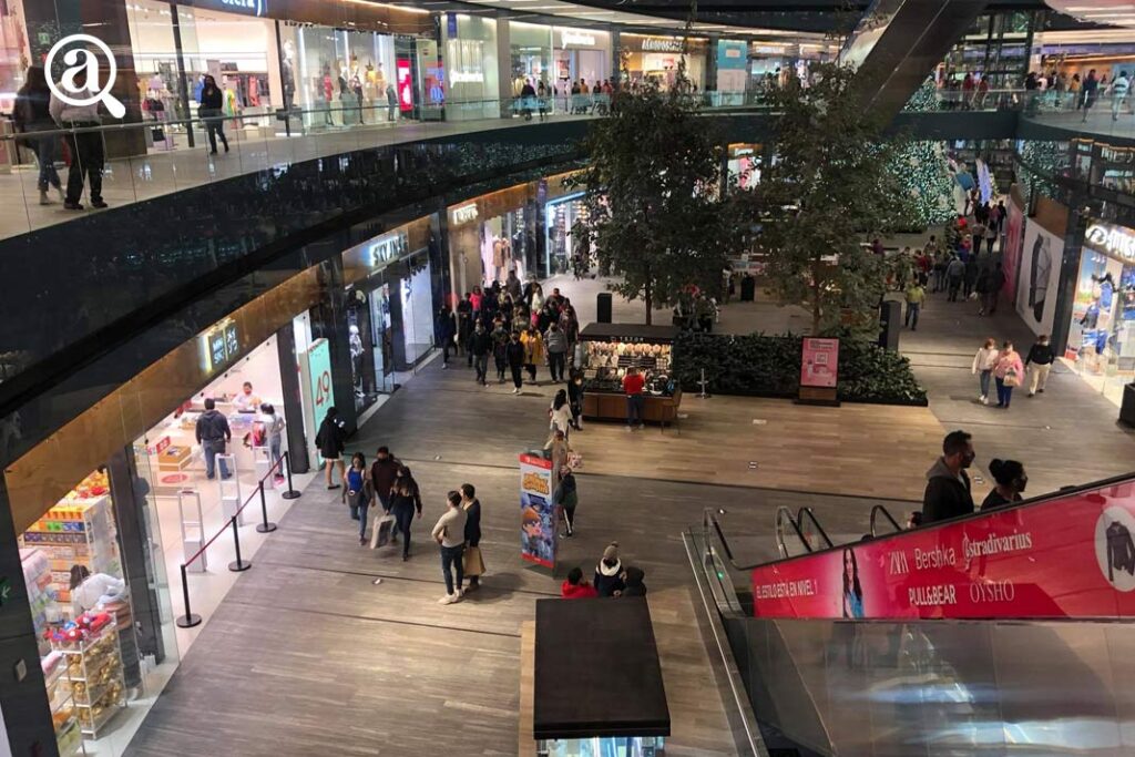 Nadie respeta decreto de Claudia Rivera; plazas comerciales operan después de las 7 de la noche 4 liverpool1