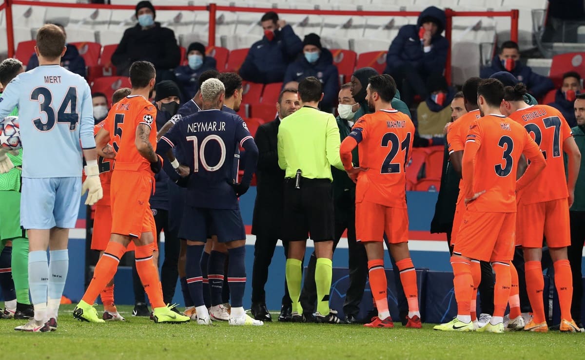 ¡Histórico! PSG y Basaksehir abandonan partido de la Champions por insulto racista del árbitro 2 partido. 1