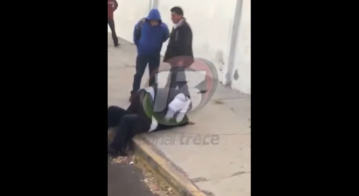 WTF! Choferes del transporte público pelean a golpes por un pasaje en Puebla (VIDEO) 1 pelea 1