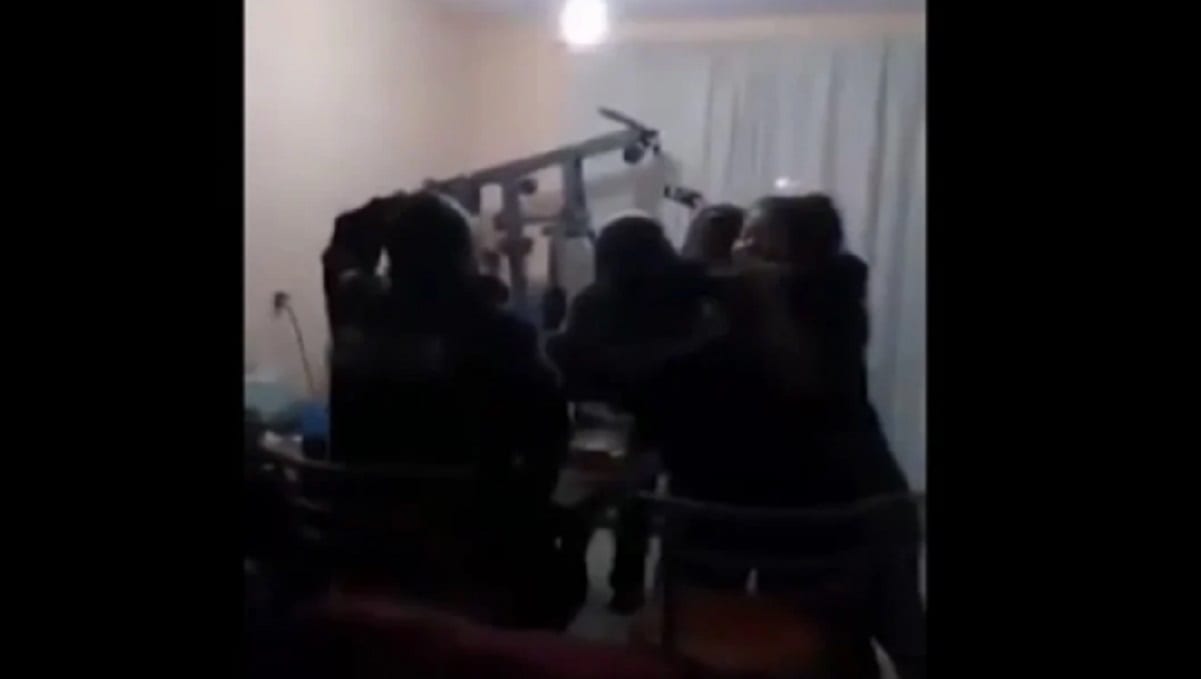 VIDEO: Captan a policías de Morelia ebrios en una fiesta; uno lanzó disparos al aire 1 polis